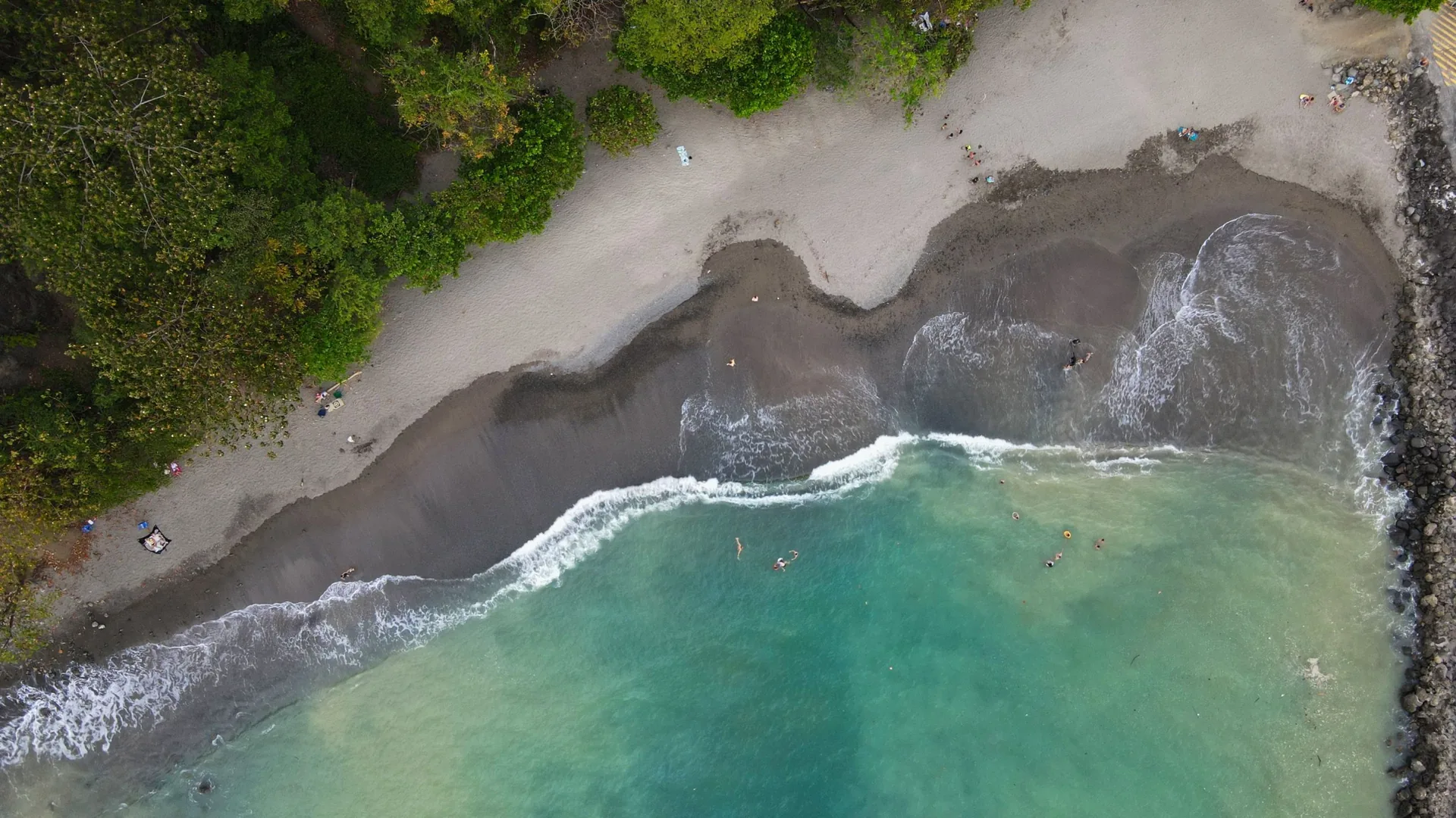 Playa Mantas calm swimming beach near Jaco Costa Rica