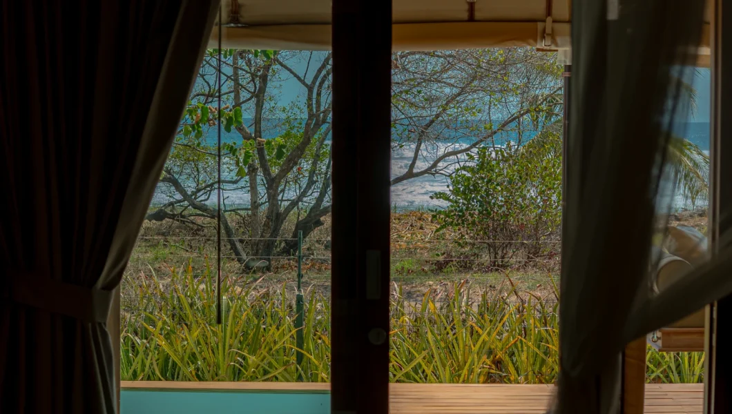 suite_beach_front_view_1